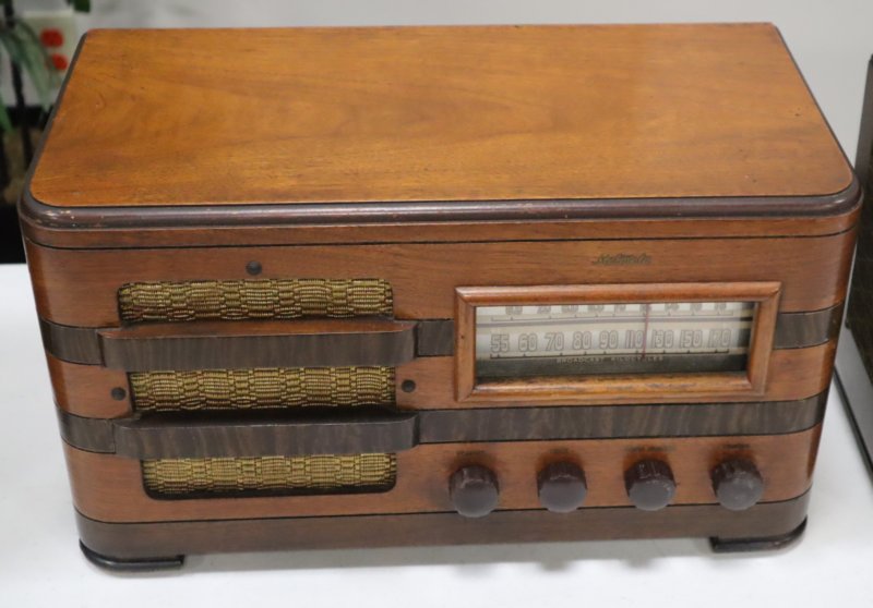 motorola62t2horizontalwoodsets2ndplacegenevickery.jpg